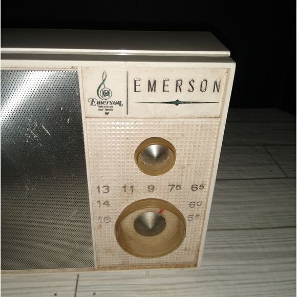 Vintage Emerson Radio Retro Made in New Jersey USA - Picture 8 of 9